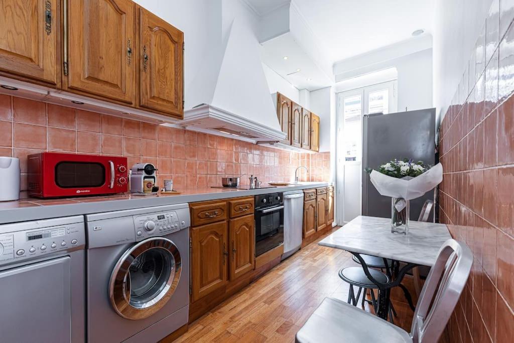 Risso - Comfortable 3 Bedrooms With Balcony Nice Ngoại thất bức ảnh